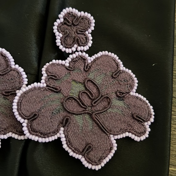 The Petite Rose, Deep Violet - Picture 4 of 5